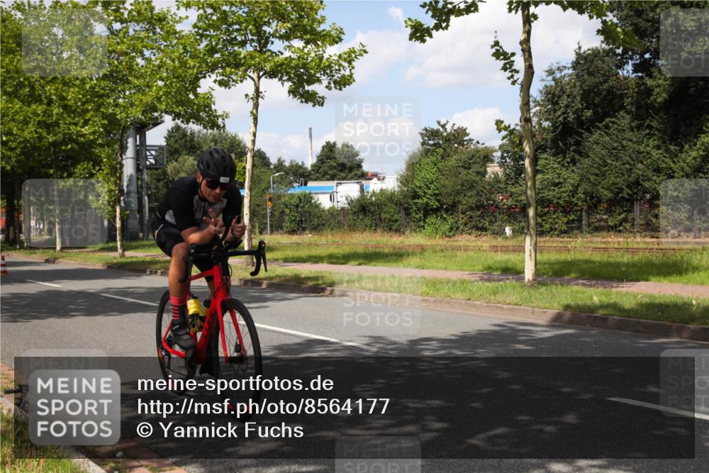 10.08.2025 - GEWOBA Citytriathlon Bremen Yannick Fuchs http://msf.ph/oto/8564177 10.08.2025 12:44:11 Radfahren 661, 669, 693, 703, 713, 731, 746, 908, 965, 1036 meine-sportfotos.de
