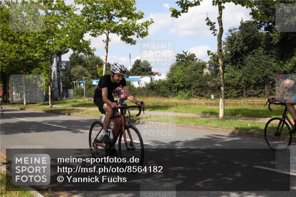 10.08.2025 - GEWOBA Citytriathlon Bremen Yannick Fuchs http://msf.ph/oto/8564182 10.08.2025 12:44:13 Radfahren 661, 669, 693, 703, 713, 731, 746, 908, 965, 1036 meine-sportfotos.de
