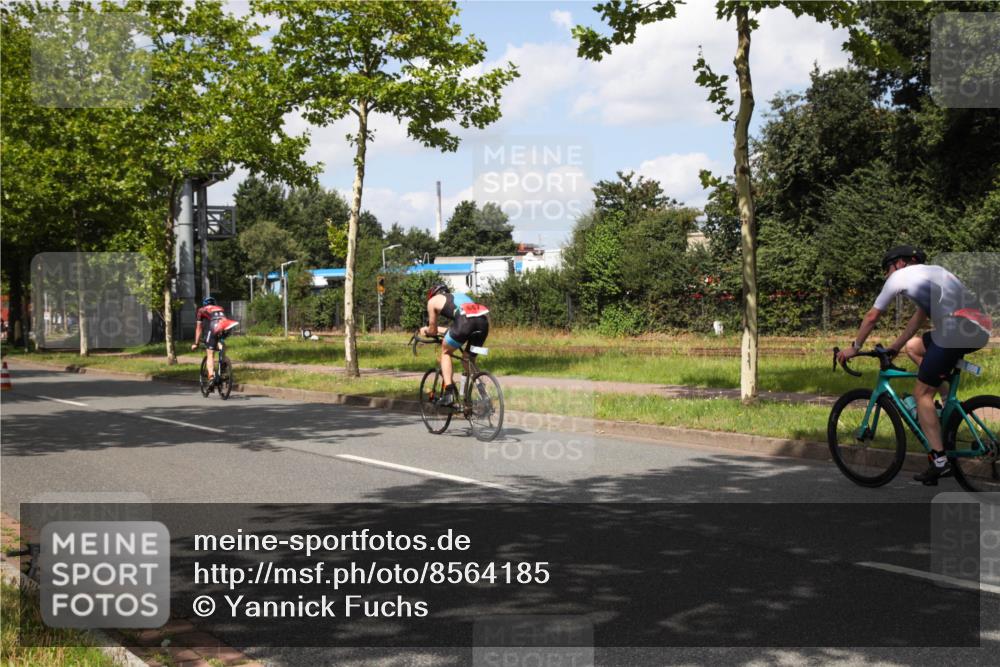 10.08.2025 - GEWOBA Citytriathlon Bremen Yannick Fuchs http://msf.ph/oto/8564185 10.08.2025 12:44:14 Radfahren 661, 669, 693, 703, 713, 731, 746, 908, 911, 965, 1036 meine-sportfotos.de