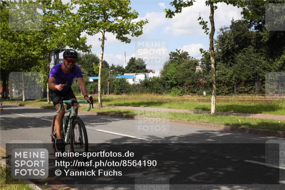 10.08.2025 - GEWOBA Citytriathlon Bremen Yannick Fuchs http://msf.ph/oto/8564190 10.08.2025 12:44:19 Radfahren 661, 669, 693, 703, 713, 731, 746, 908, 911, 965 meine-sportfotos.de
