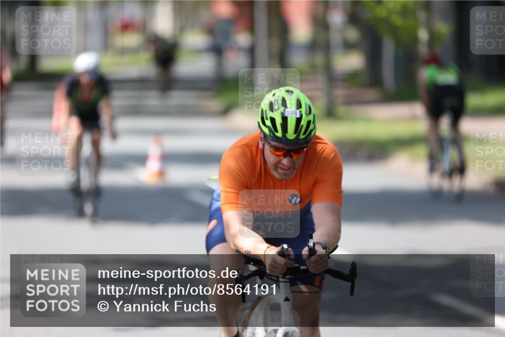 10.08.2025 - GEWOBA Citytriathlon Bremen Yannick Fuchs http://msf.ph/oto/8564191 10.08.2025 14:40:29 Radfahren 29, 47, 131, 242, 258, 297, 529 meine-sportfotos.de