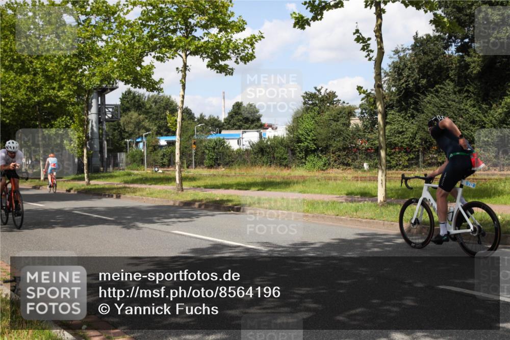 10.08.2025 - GEWOBA Citytriathlon Bremen Yannick Fuchs http://msf.ph/oto/8564196 10.08.2025 12:44:22 Radfahren 586, 661, 669, 693, 703, 713, 731, 746, 911, 965 meine-sportfotos.de