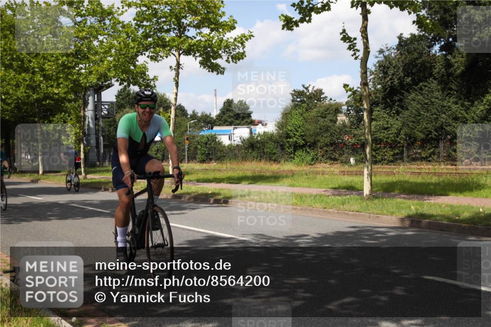 10.08.2025 - GEWOBA Citytriathlon Bremen Yannick Fuchs http://msf.ph/oto/8564200 10.08.2025 12:44:24 Radfahren 586, 661, 669, 693, 703, 713, 731, 746, 911, 965 meine-sportfotos.de
