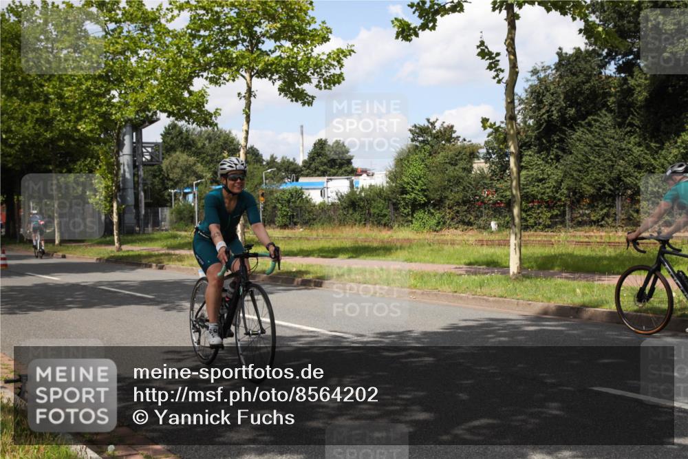 10.08.2025 - GEWOBA Citytriathlon Bremen Yannick Fuchs http://msf.ph/oto/8564202 10.08.2025 12:44:25 Radfahren 586, 661, 669, 693, 703, 713, 731, 746, 800, 911, 965 meine-sportfotos.de