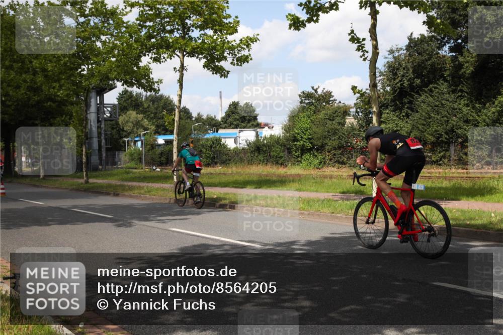 10.08.2025 - GEWOBA Citytriathlon Bremen Yannick Fuchs http://msf.ph/oto/8564205 10.08.2025 12:44:27 Radfahren 586, 669, 693, 703, 713, 746, 800, 911, 965 meine-sportfotos.de