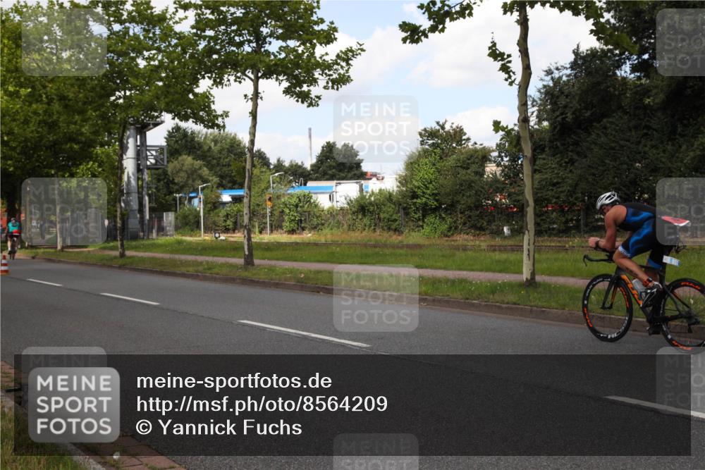10.08.2025 - GEWOBA Citytriathlon Bremen Yannick Fuchs http://msf.ph/oto/8564209 10.08.2025 12:44:30 Radfahren 586, 607, 669, 693, 703, 713, 746, 800, 819, 911, 965, 1030 meine-sportfotos.de