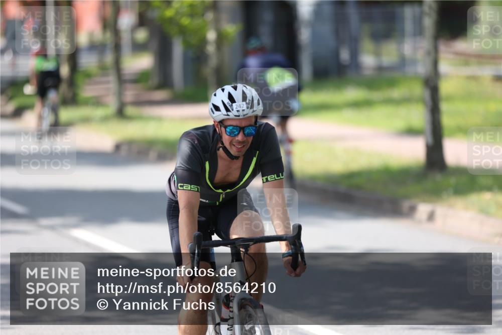 10.08.2025 - GEWOBA Citytriathlon Bremen Yannick Fuchs http://msf.ph/oto/8564210 10.08.2025 14:40:30 Radfahren 29, 47, 131, 242, 258, 297, 529 meine-sportfotos.de