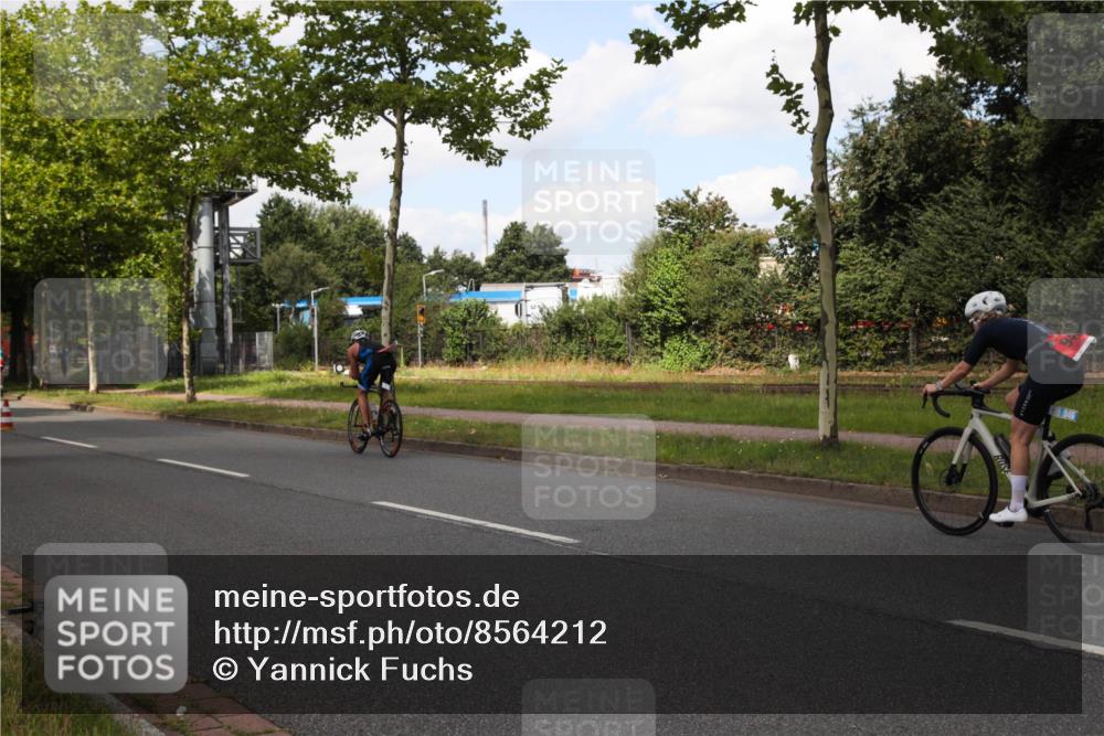 10.08.2025 - GEWOBA Citytriathlon Bremen Yannick Fuchs http://msf.ph/oto/8564212 10.08.2025 12:44:31 Radfahren 586, 607, 669, 693, 703, 713, 746, 800, 819, 911, 965, 1030 meine-sportfotos.de