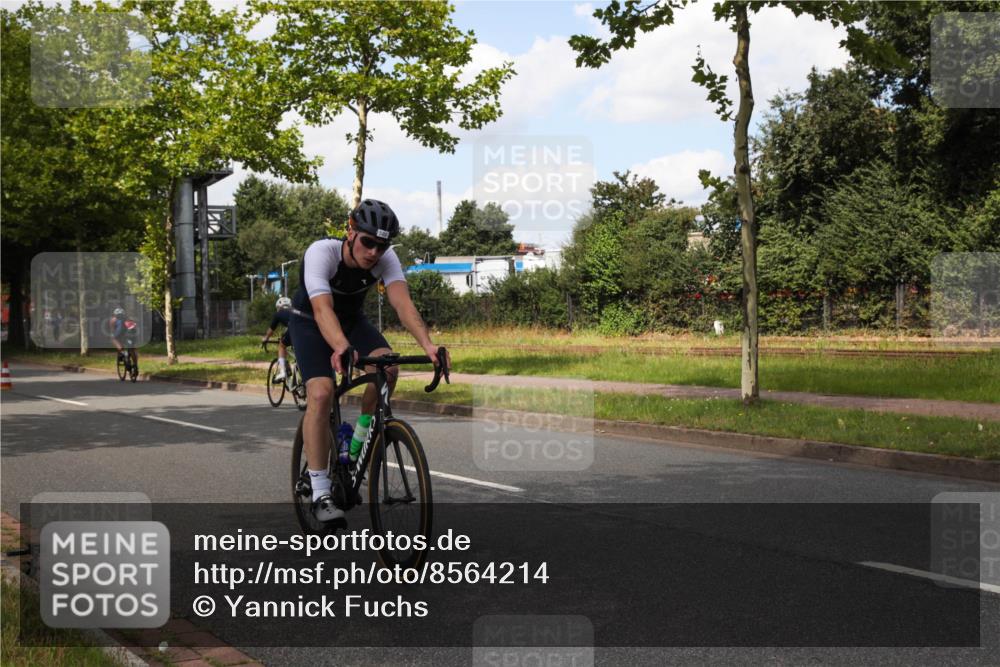 10.08.2025 - GEWOBA Citytriathlon Bremen Yannick Fuchs http://msf.ph/oto/8564214 10.08.2025 12:44:32 Radfahren 586, 607, 669, 713, 746, 800, 819, 911, 958, 965, 1030 meine-sportfotos.de