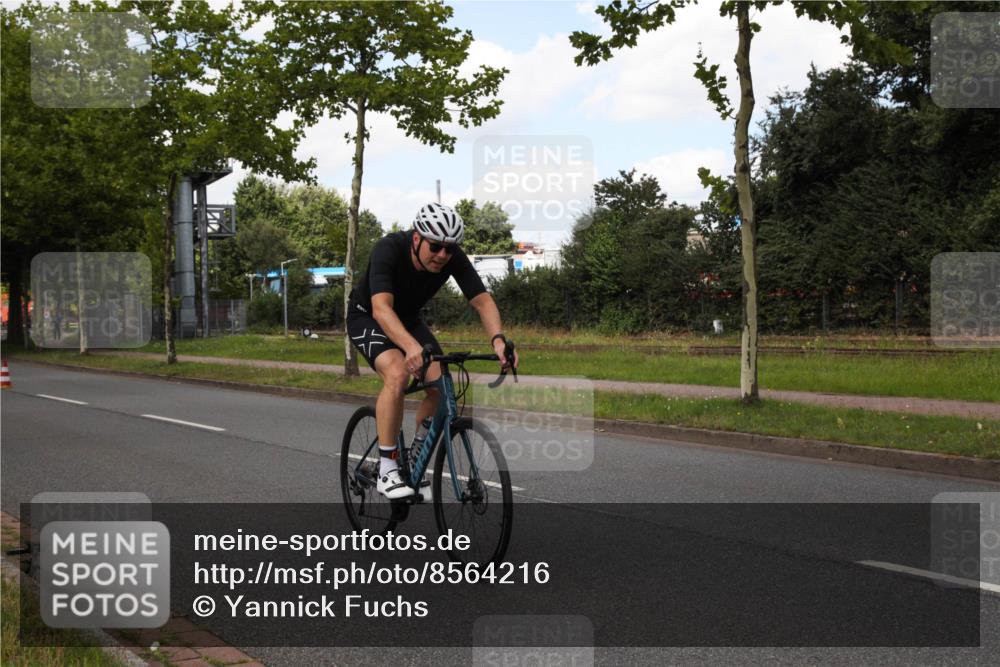 10.08.2025 - GEWOBA Citytriathlon Bremen Yannick Fuchs http://msf.ph/oto/8564216 10.08.2025 12:44:35 Radfahren 586, 607, 669, 800, 809, 819, 911, 958, 965, 1030 meine-sportfotos.de