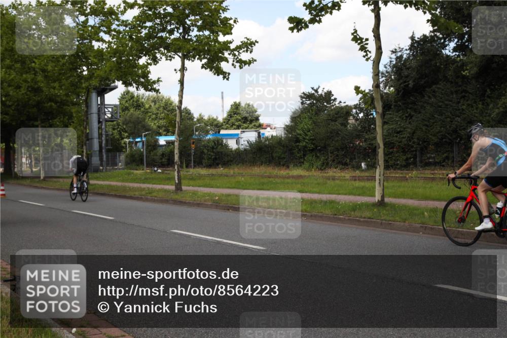 10.08.2025 - GEWOBA Citytriathlon Bremen Yannick Fuchs http://msf.ph/oto/8564223 10.08.2025 12:44:40 Radfahren 586, 607, 638, 800, 809, 819, 958, 1030 meine-sportfotos.de