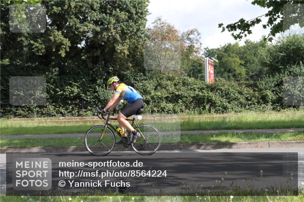 10.08.2025 - GEWOBA Citytriathlon Bremen Yannick Fuchs http://msf.ph/oto/8564224 10.08.2025 10:55:35 Radfahren 117, 219, 444, 480 meine-sportfotos.de