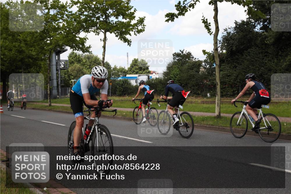 10.08.2025 - GEWOBA Citytriathlon Bremen Yannick Fuchs http://msf.ph/oto/8564228 10.08.2025 12:44:41 Radfahren 586, 607, 638, 800, 809, 819, 958, 1030 meine-sportfotos.de
