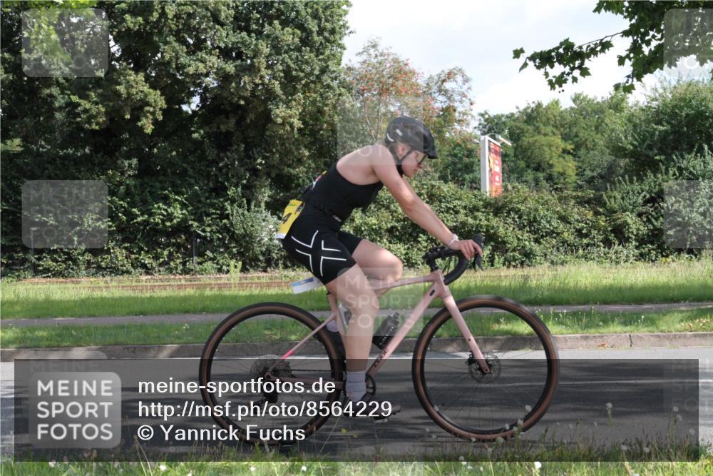 10.08.2025 - GEWOBA Citytriathlon Bremen Yannick Fuchs http://msf.ph/oto/8564229 10.08.2025 10:55:42 Radfahren 93, 117, 207, 444, 480 meine-sportfotos.de