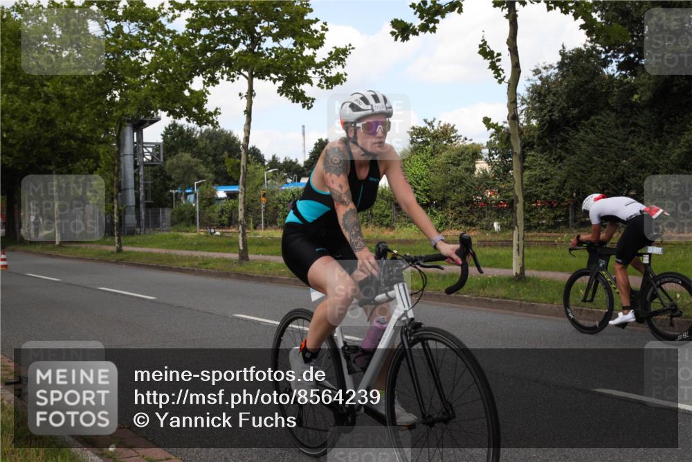 10.08.2025 - GEWOBA Citytriathlon Bremen Yannick Fuchs http://msf.ph/oto/8564239 10.08.2025 12:44:46 Radfahren 586, 607, 638, 716, 786, 800, 809, 819, 958, 1030 meine-sportfotos.de