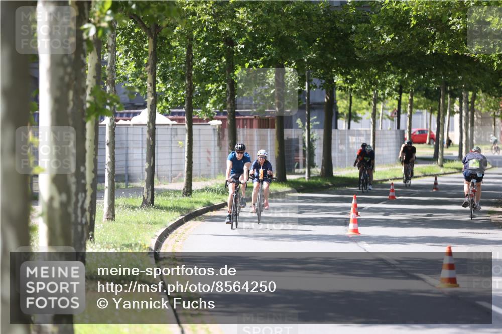 10.08.2025 - GEWOBA Citytriathlon Bremen Yannick Fuchs http://msf.ph/oto/8564250 10.08.2025 14:40:35 Radfahren 29, 47, 131, 186, 211, 242, 258, 289, 297, 529 meine-sportfotos.de