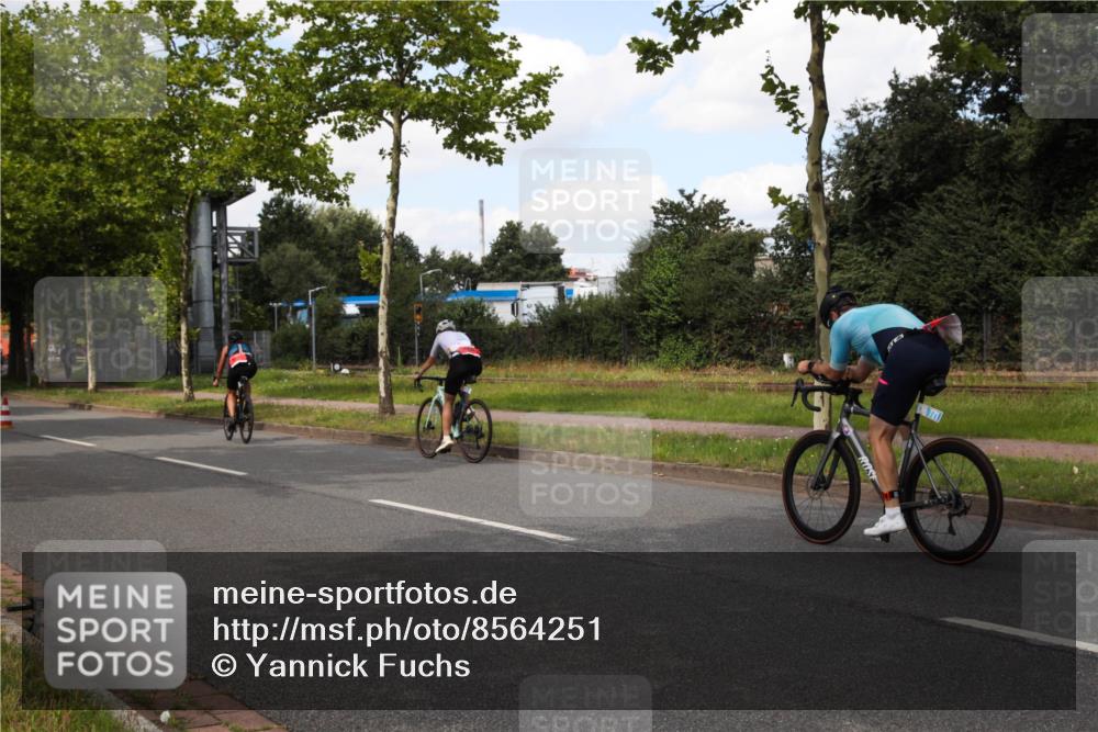 10.08.2025 - GEWOBA Citytriathlon Bremen Yannick Fuchs http://msf.ph/oto/8564251 10.08.2025 12:44:53 Radfahren 607, 638, 647, 716, 727, 786, 809, 816, 819, 958, 1030 meine-sportfotos.de