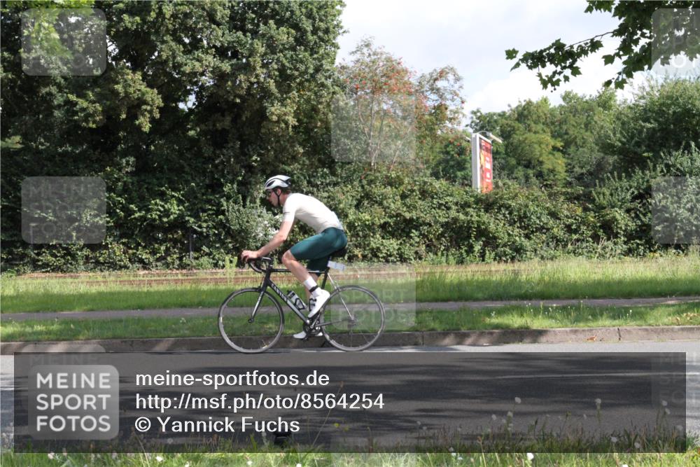 10.08.2025 - GEWOBA Citytriathlon Bremen Yannick Fuchs http://msf.ph/oto/8564254 10.08.2025 10:55:48 Radfahren 93, 117, 207, 444, 480, 485 meine-sportfotos.de