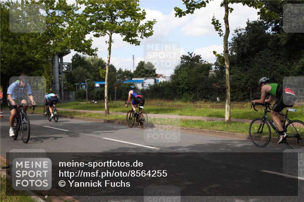 10.08.2025 - GEWOBA Citytriathlon Bremen Yannick Fuchs http://msf.ph/oto/8564255 10.08.2025 12:44:55 Radfahren 607, 638, 647, 716, 727, 786, 809, 816, 958, 1030 meine-sportfotos.de
