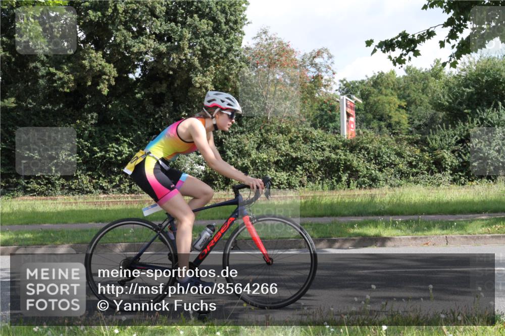 10.08.2025 - GEWOBA Citytriathlon Bremen Yannick Fuchs http://msf.ph/oto/8564266 10.08.2025 10:55:53 Radfahren 93, 117, 119, 207, 480, 485 meine-sportfotos.de