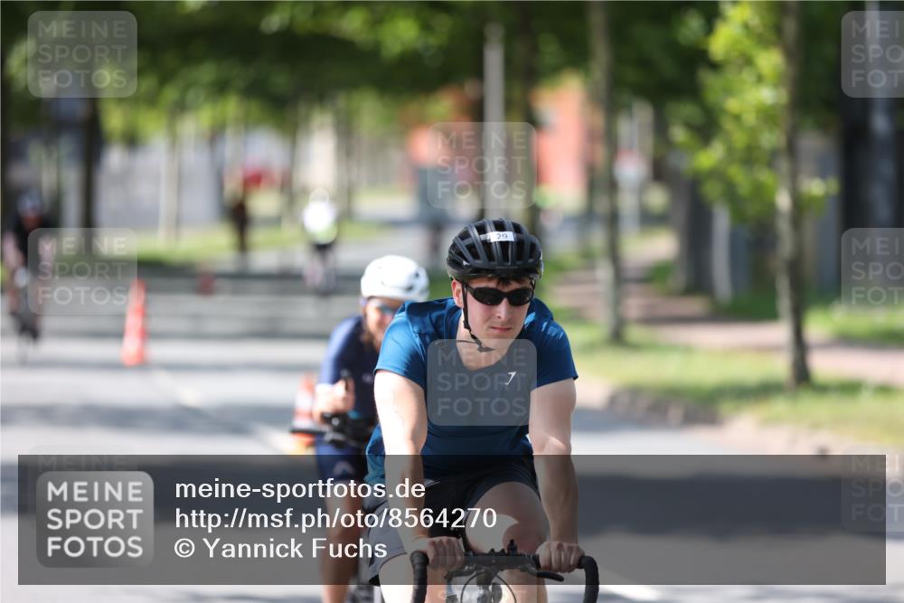 10.08.2025 - GEWOBA Citytriathlon Bremen Yannick Fuchs http://msf.ph/oto/8564270 10.08.2025 14:40:40 Radfahren 29, 47, 131, 186, 211, 224, 242, 258, 289, 297, 529 meine-sportfotos.de