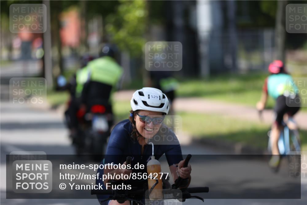 10.08.2025 - GEWOBA Citytriathlon Bremen Yannick Fuchs http://msf.ph/oto/8564277 10.08.2025 14:40:41 Radfahren 29, 47, 131, 186, 211, 224, 242, 289, 297, 529 meine-sportfotos.de