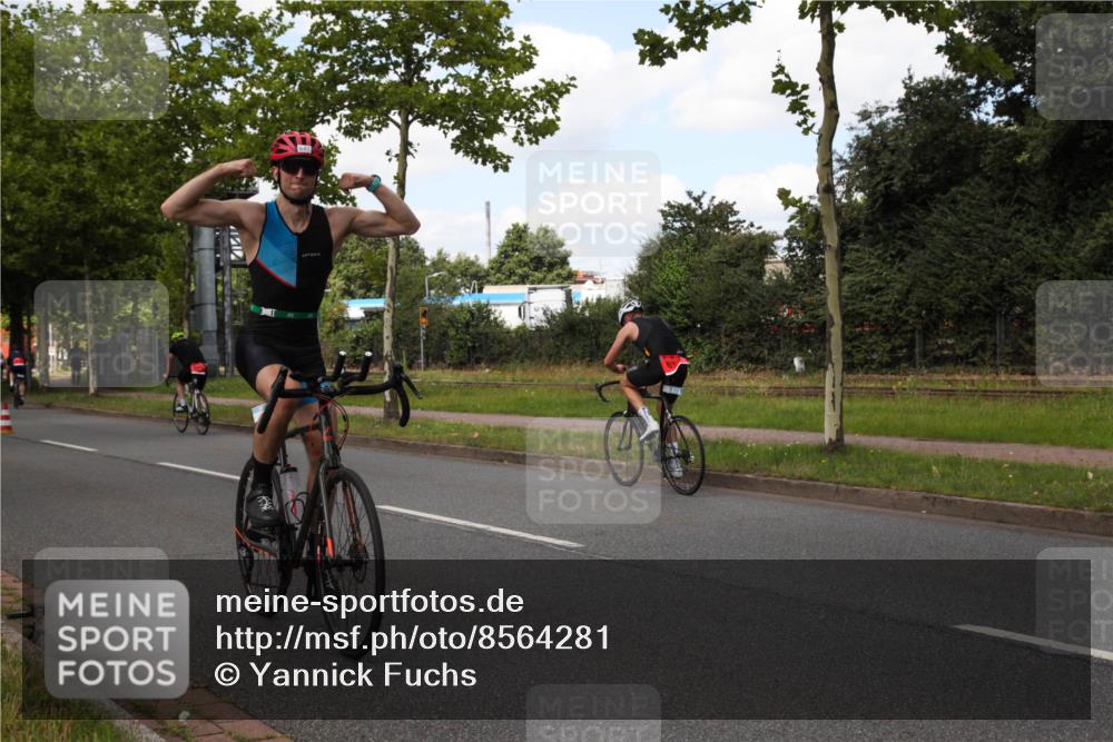 10.08.2025 - GEWOBA Citytriathlon Bremen Yannick Fuchs http://msf.ph/oto/8564281 10.08.2025 12:45:04 Radfahren 633, 638, 647, 712, 716, 727, 786, 808, 816 meine-sportfotos.de