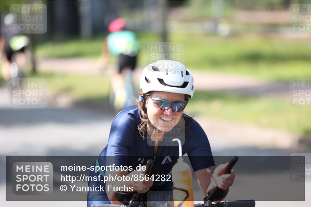 10.08.2025 - GEWOBA Citytriathlon Bremen Yannick Fuchs http://msf.ph/oto/8564282 10.08.2025 14:40:41 Radfahren 29, 47, 131, 186, 211, 224, 242, 289, 297, 529 meine-sportfotos.de