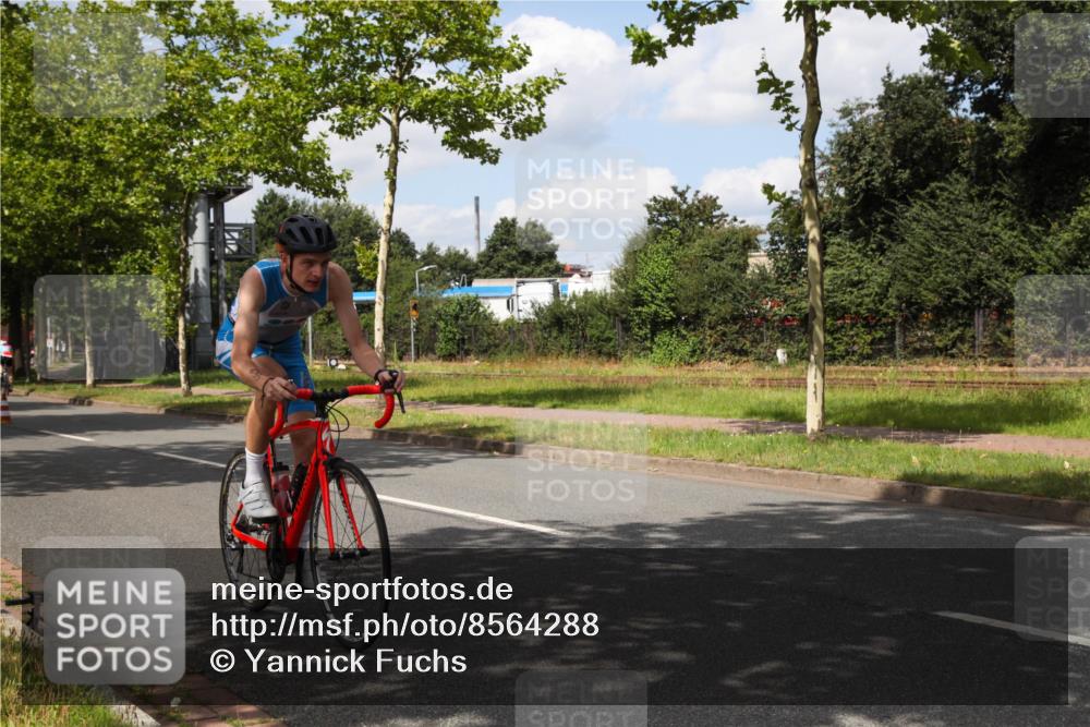 10.08.2025 - GEWOBA Citytriathlon Bremen Yannick Fuchs http://msf.ph/oto/8564288 10.08.2025 12:45:14 Radfahren 633, 647, 712, 727, 808, 816, 828, 851, 946 meine-sportfotos.de