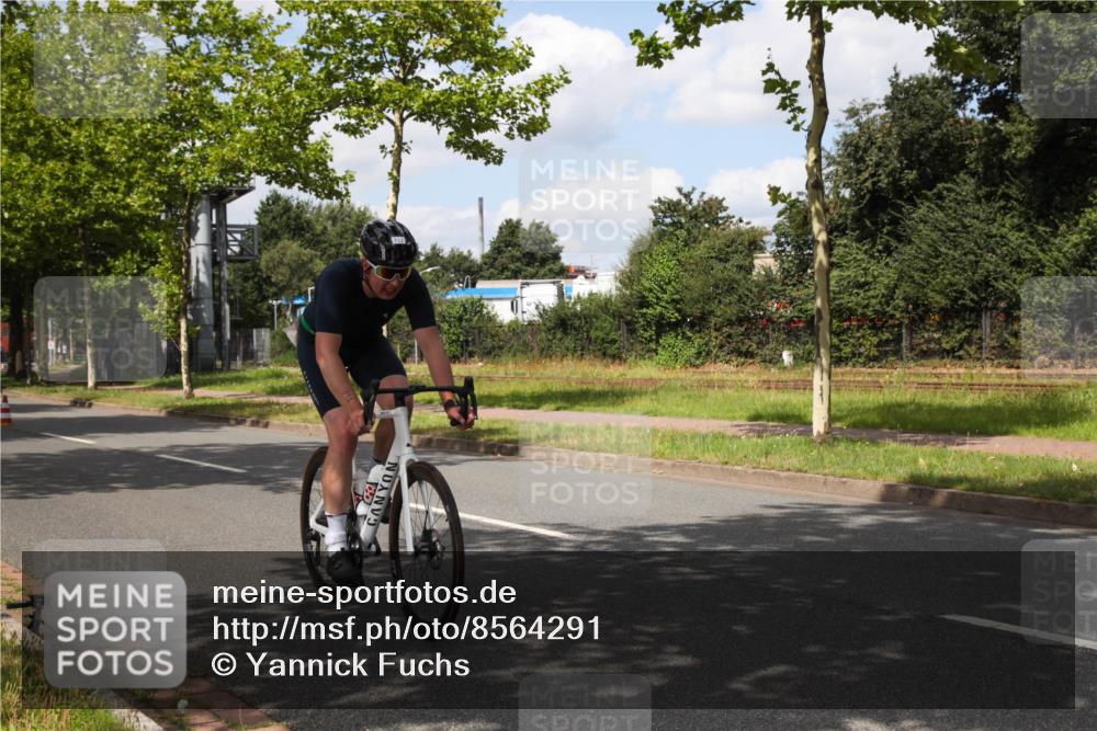 10.08.2025 - GEWOBA Citytriathlon Bremen Yannick Fuchs http://msf.ph/oto/8564291 10.08.2025 12:45:16 Radfahren 633, 647, 712, 724, 808, 816, 828, 851, 946, 1022 meine-sportfotos.de