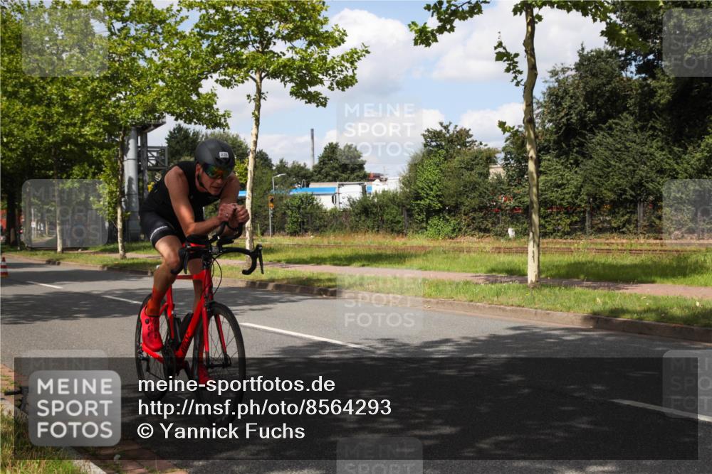 10.08.2025 - GEWOBA Citytriathlon Bremen Yannick Fuchs http://msf.ph/oto/8564293 10.08.2025 12:45:18 Radfahren 633, 712, 724, 808, 828, 851, 946, 1022 meine-sportfotos.de