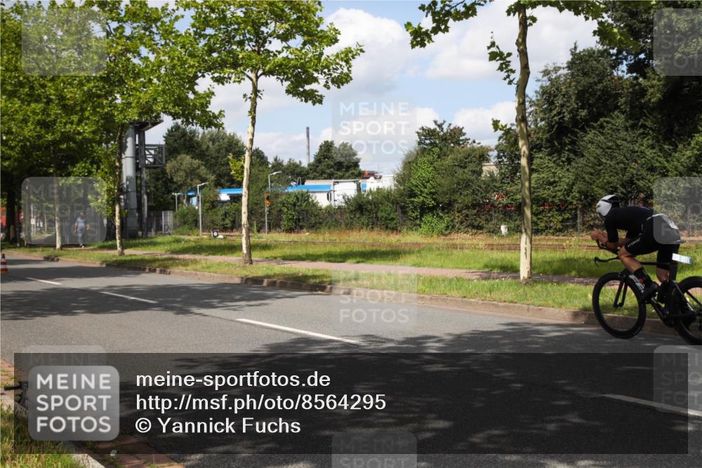 10.08.2025 - GEWOBA Citytriathlon Bremen Yannick Fuchs http://msf.ph/oto/8564295 10.08.2025 12:45:19 Radfahren 633, 712, 724, 808, 828, 851, 946, 1022 meine-sportfotos.de