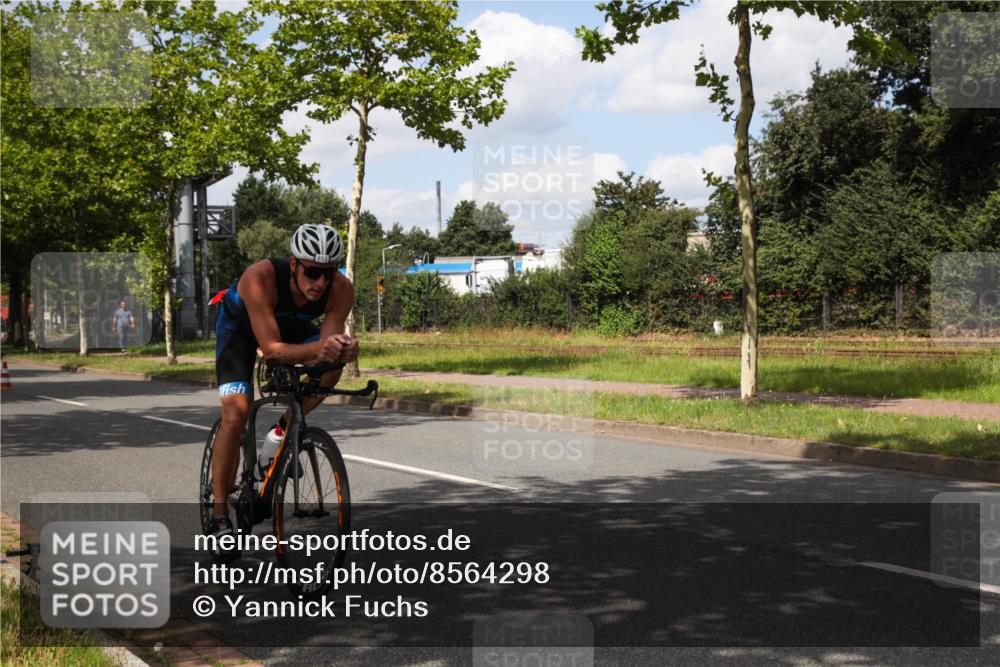 10.08.2025 - GEWOBA Citytriathlon Bremen Yannick Fuchs http://msf.ph/oto/8564298 10.08.2025 12:45:20 Radfahren 633, 676, 712, 724, 808, 828, 851, 946, 1022 meine-sportfotos.de