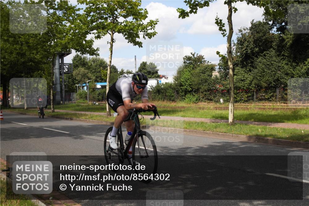 10.08.2025 - GEWOBA Citytriathlon Bremen Yannick Fuchs http://msf.ph/oto/8564302 10.08.2025 12:45:24 Radfahren 633, 676, 712, 724, 828, 851, 939, 946, 1022 meine-sportfotos.de