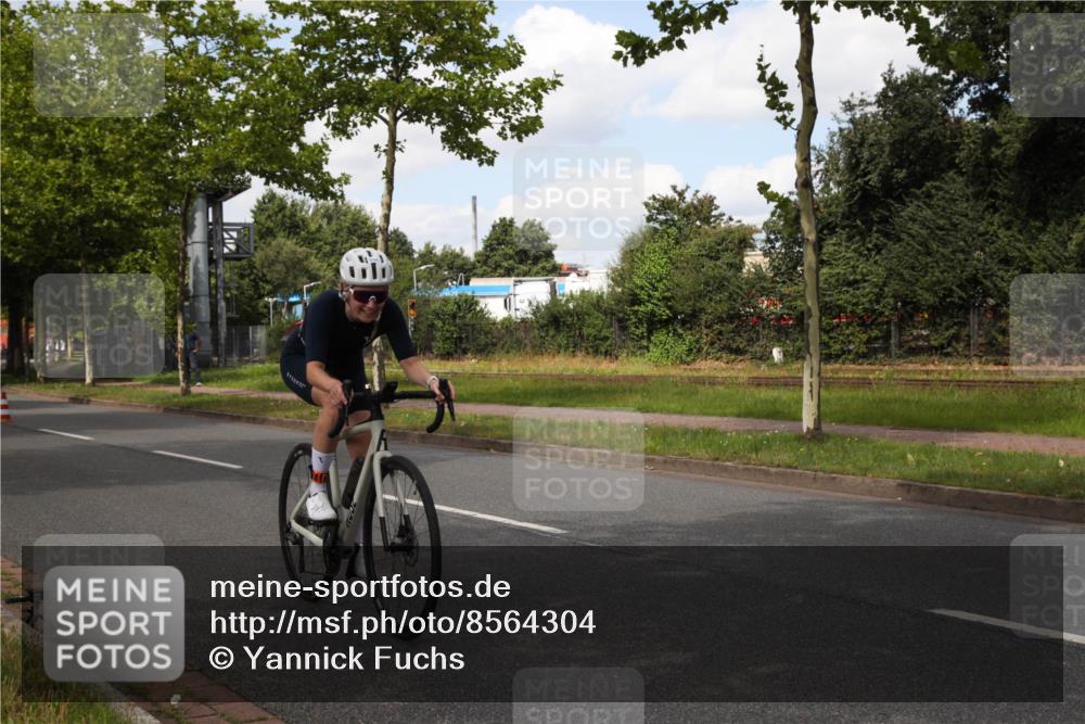 10.08.2025 - GEWOBA Citytriathlon Bremen Yannick Fuchs http://msf.ph/oto/8564304 10.08.2025 12:45:27 Radfahren 633, 676, 712, 724, 828, 851, 930, 939, 946, 1022 meine-sportfotos.de