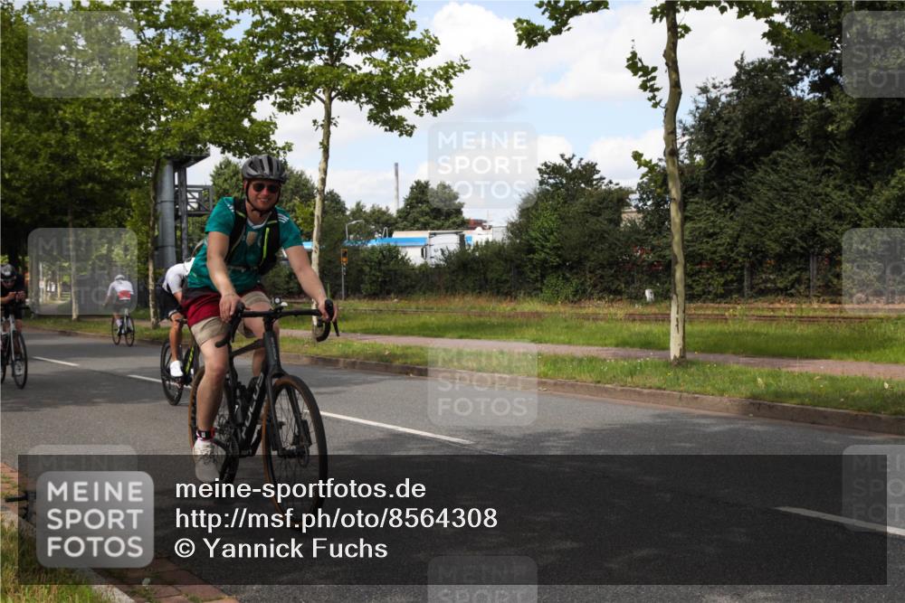 10.08.2025 - GEWOBA Citytriathlon Bremen Yannick Fuchs http://msf.ph/oto/8564308 10.08.2025 12:45:31 Radfahren 676, 724, 828, 851, 930, 939, 946, 1022 meine-sportfotos.de