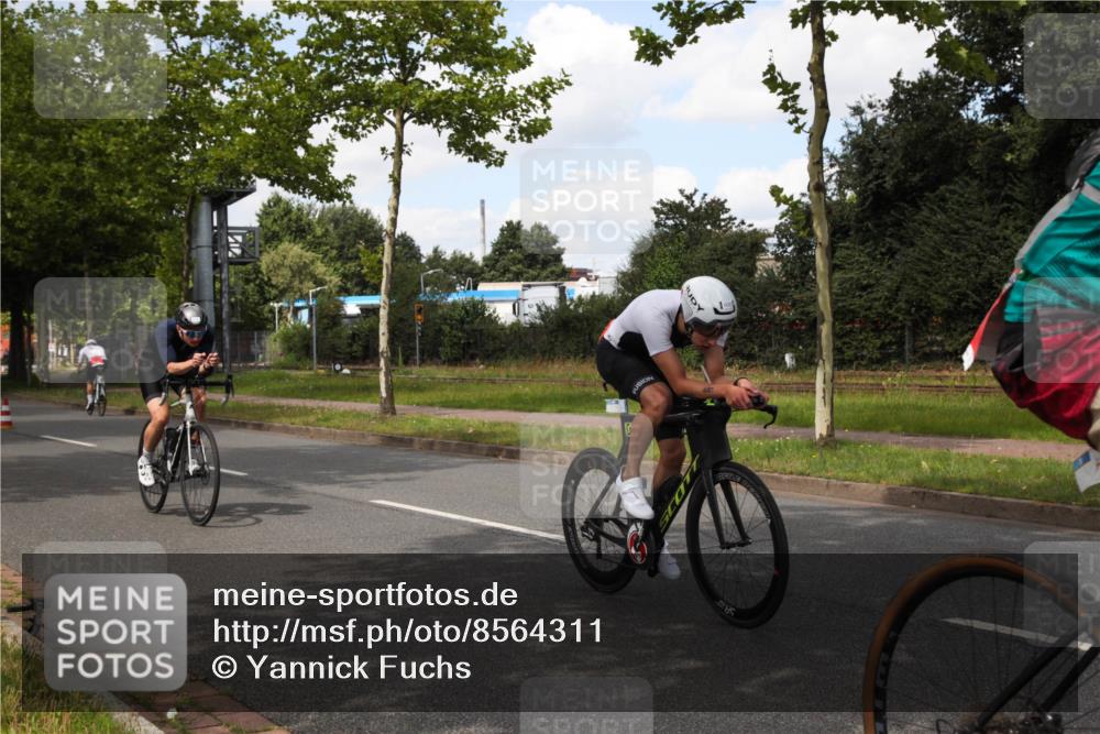 10.08.2025 - GEWOBA Citytriathlon Bremen Yannick Fuchs http://msf.ph/oto/8564311 10.08.2025 12:45:31 Radfahren 676, 724, 828, 851, 930, 939, 946, 1022 meine-sportfotos.de