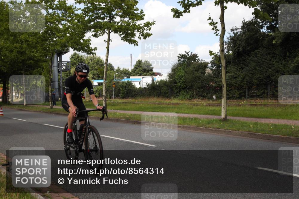 10.08.2025 - GEWOBA Citytriathlon Bremen Yannick Fuchs http://msf.ph/oto/8564314 10.08.2025 12:45:35 Radfahren 676, 724, 748, 771, 851, 930, 939, 946, 1022 meine-sportfotos.de