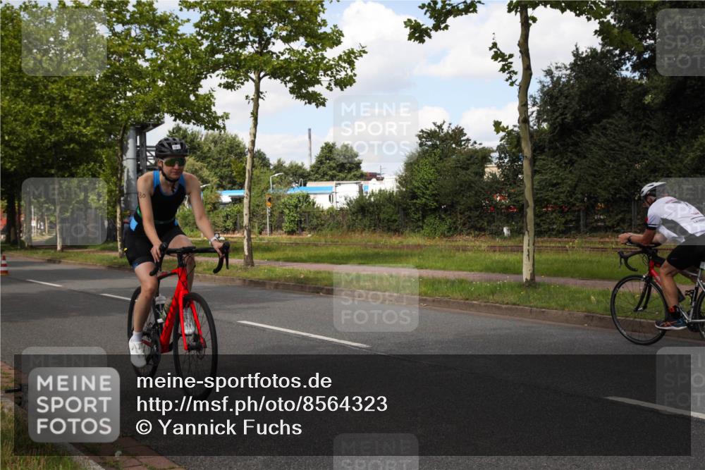 10.08.2025 - GEWOBA Citytriathlon Bremen Yannick Fuchs http://msf.ph/oto/8564323 10.08.2025 12:45:37 Radfahren 676, 724, 748, 771, 928, 930, 939, 946, 1022 meine-sportfotos.de