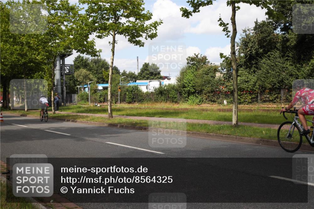 10.08.2025 - GEWOBA Citytriathlon Bremen Yannick Fuchs http://msf.ph/oto/8564325 10.08.2025 12:45:40 Radfahren 574, 651, 676, 724, 748, 771, 812, 898, 928, 930, 939, 1022 meine-sportfotos.de