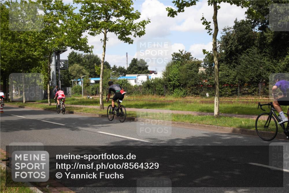 10.08.2025 - GEWOBA Citytriathlon Bremen Yannick Fuchs http://msf.ph/oto/8564329 10.08.2025 12:45:42 Radfahren 574, 651, 676, 697, 748, 771, 812, 898, 928, 930, 939 meine-sportfotos.de