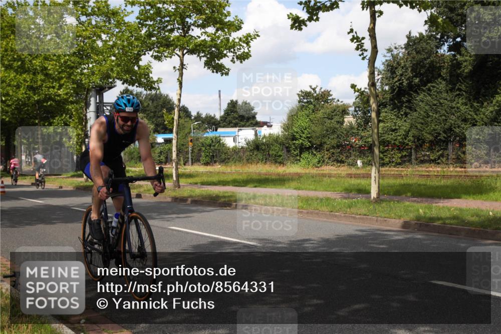 10.08.2025 - GEWOBA Citytriathlon Bremen Yannick Fuchs http://msf.ph/oto/8564331 10.08.2025 12:45:44 Radfahren 574, 651, 676, 685, 697, 748, 771, 812, 898, 928, 930, 939 meine-sportfotos.de