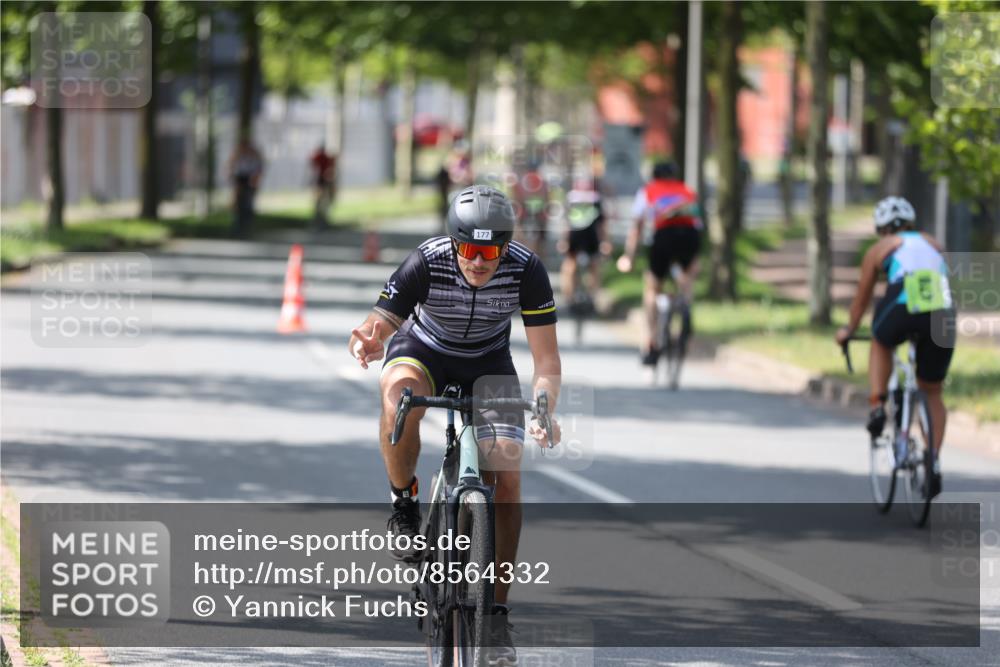 10.08.2025 - GEWOBA Citytriathlon Bremen Yannick Fuchs http://msf.ph/oto/8564332 10.08.2025 14:40:58 Radfahren 103, 142, 177, 204, 211, 224, 253, 432, 476, 477 meine-sportfotos.de