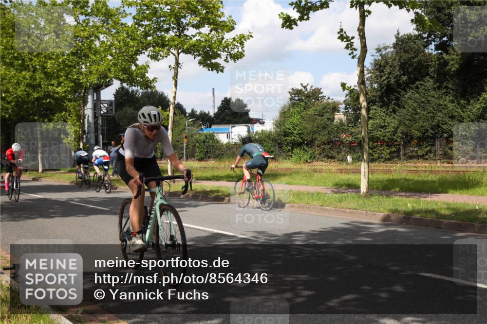 10.08.2025 - GEWOBA Citytriathlon Bremen Yannick Fuchs http://msf.ph/oto/8564346 10.08.2025 12:45:50 Radfahren 574, 651, 674, 685, 697, 748, 771, 812, 898, 928, 930 meine-sportfotos.de