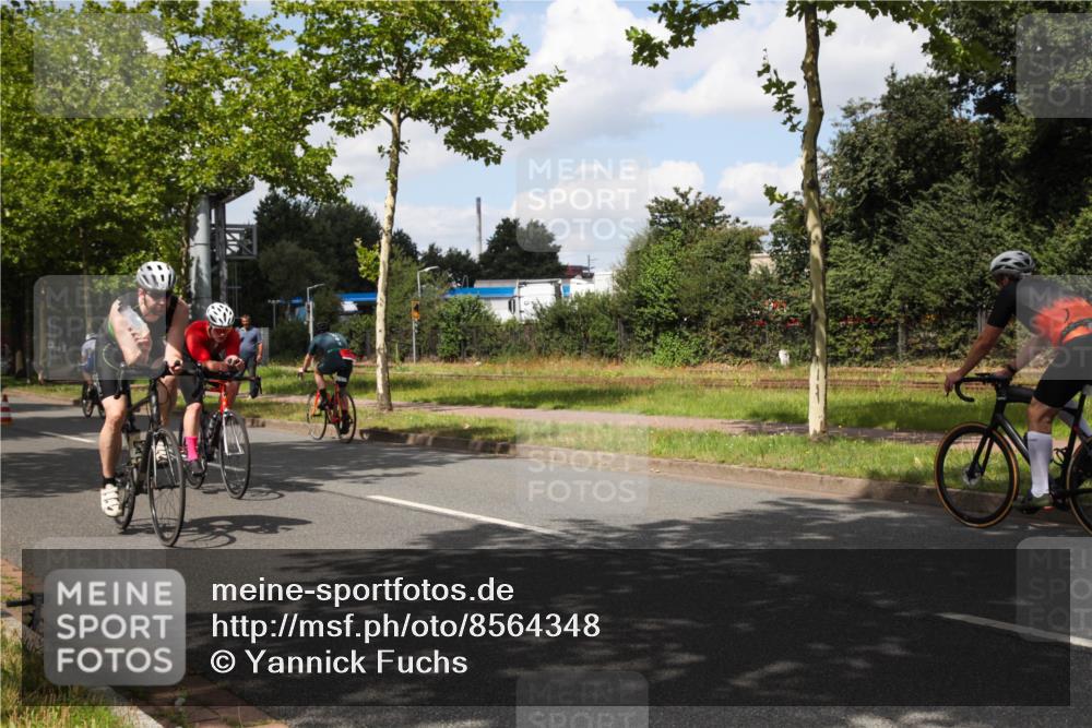 10.08.2025 - GEWOBA Citytriathlon Bremen Yannick Fuchs http://msf.ph/oto/8564348 10.08.2025 12:45:50 Radfahren 574, 651, 674, 685, 697, 748, 771, 812, 898, 928, 930 meine-sportfotos.de