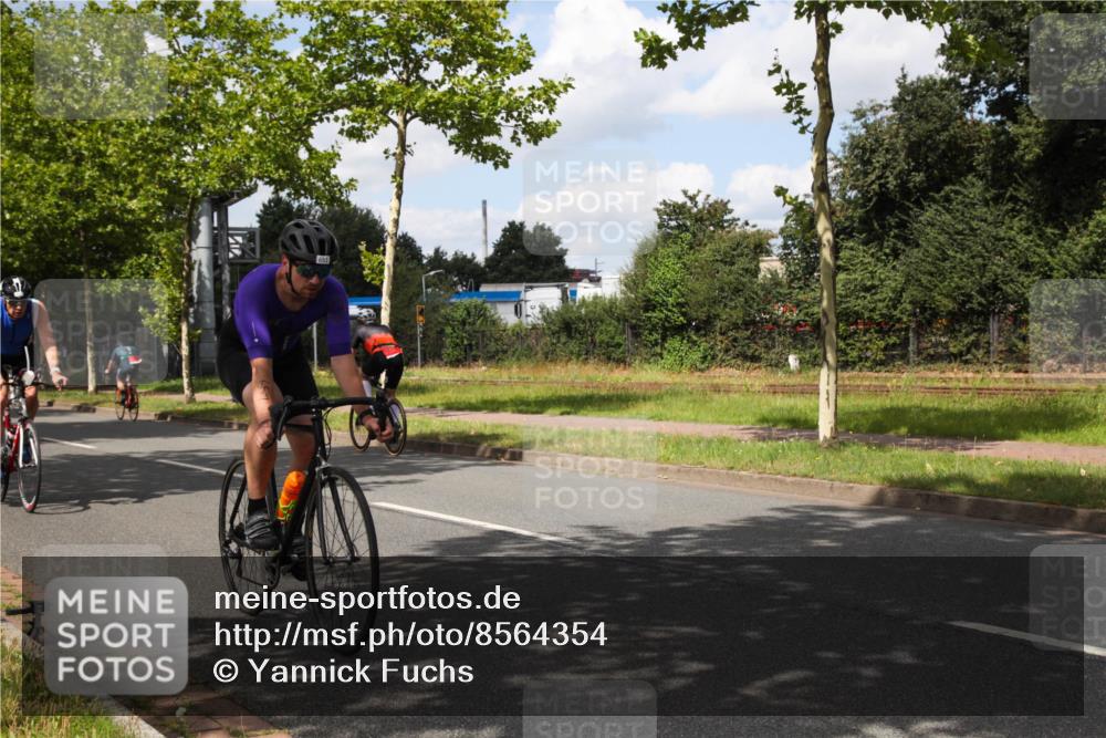 10.08.2025 - GEWOBA Citytriathlon Bremen Yannick Fuchs http://msf.ph/oto/8564354 10.08.2025 12:45:52 Radfahren 574, 651, 674, 685, 697, 748, 771, 812, 898, 928, 929 meine-sportfotos.de