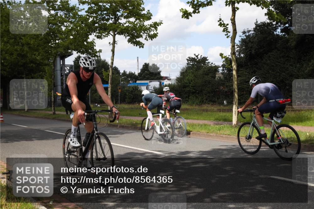 10.08.2025 - GEWOBA Citytriathlon Bremen Yannick Fuchs http://msf.ph/oto/8564365 10.08.2025 12:45:57 Radfahren 574, 651, 674, 685, 697, 748, 771, 812, 898, 928, 929 meine-sportfotos.de