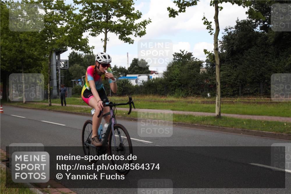 10.08.2025 - GEWOBA Citytriathlon Bremen Yannick Fuchs http://msf.ph/oto/8564374 10.08.2025 12:46:06 Radfahren 674, 685, 697, 929, 948, 1011 meine-sportfotos.de
