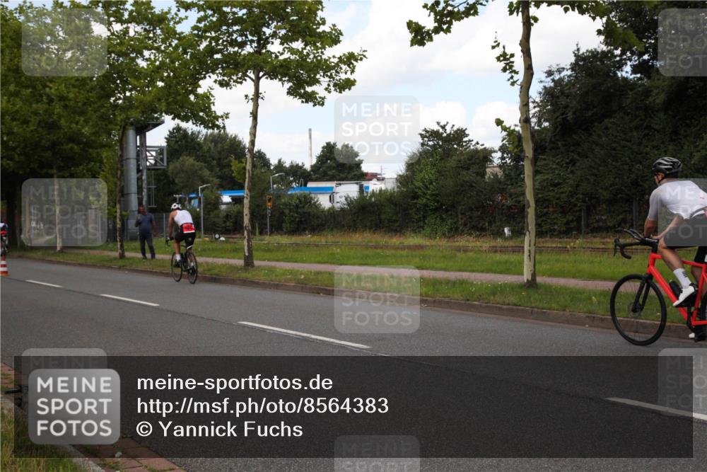10.08.2025 - GEWOBA Citytriathlon Bremen Yannick Fuchs http://msf.ph/oto/8564383 10.08.2025 12:46:14 Radfahren 625, 929, 948, 1011 meine-sportfotos.de