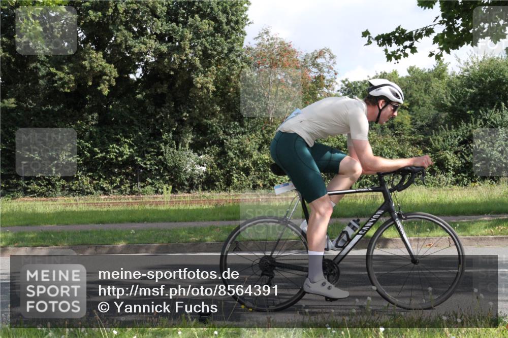 10.08.2025 - GEWOBA Citytriathlon Bremen Yannick Fuchs http://msf.ph/oto/8564391 10.08.2025 10:56:39 Radfahren 31, 67, 203, 447, 455 meine-sportfotos.de